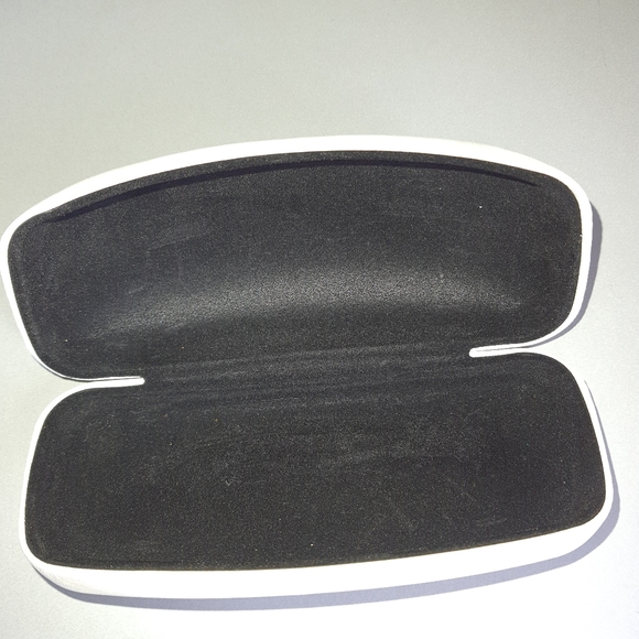 D&G eyeglass Case - Picture 2 of 2